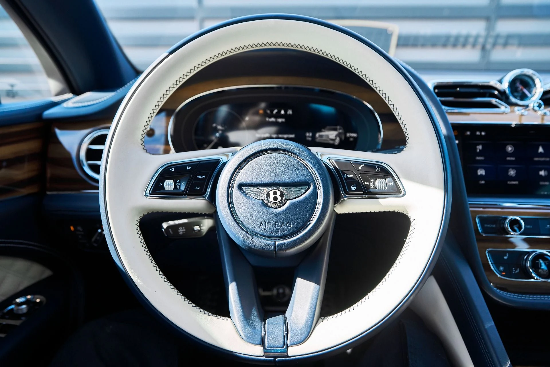 mph051_2745653090_Used_2021_Bentley_Bentayga_V8_1764209054_2a79a804ac