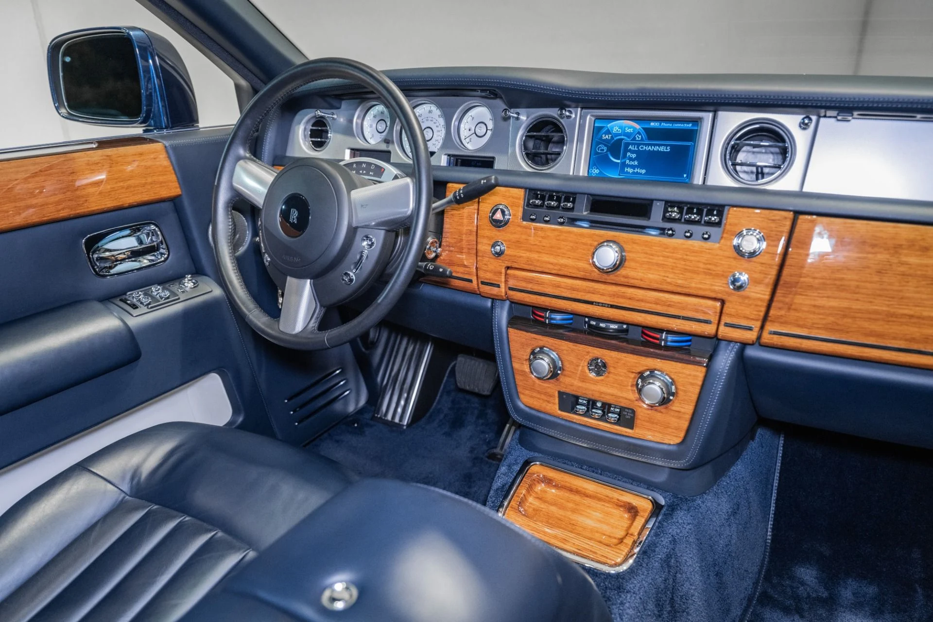 mph051_2746809903_Used_2011_Rolls_Royce_Phantom_1782236449_cf2d4678f2