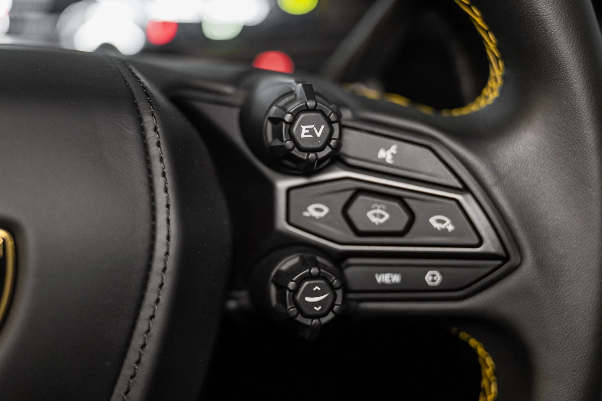 mph051_2759734502_Used_2024_Lamborghini_Revuelto_1760974283_5a70291949