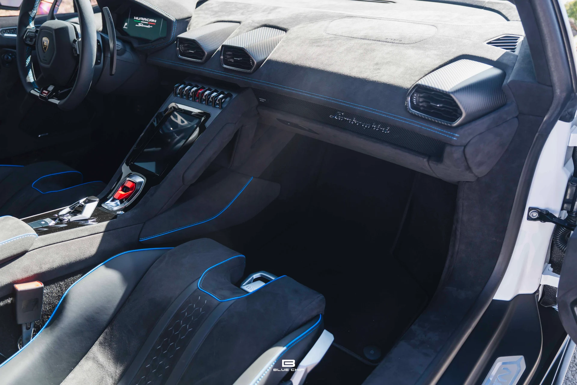 mph051_2779806139_6a31cfffba2eaf26c8657a16_2024_Lamborghini_Huracan_Sterrato_52_557f602831
