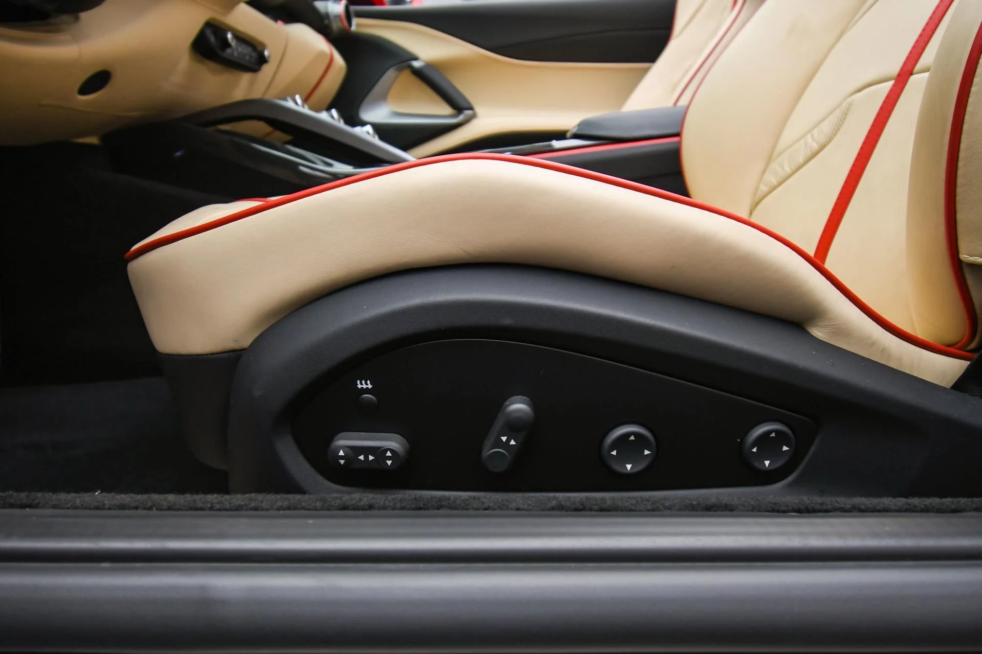 mph051_2815167427_Used_2022_Ferrari_812_GTS_1752652201_4b9164c726
