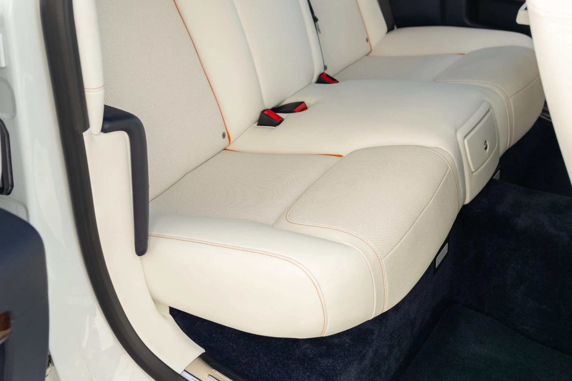 mph051_2816077233_Used_2018_Rolls_Royce_Ghost_1765824060_f9a2fde8b0