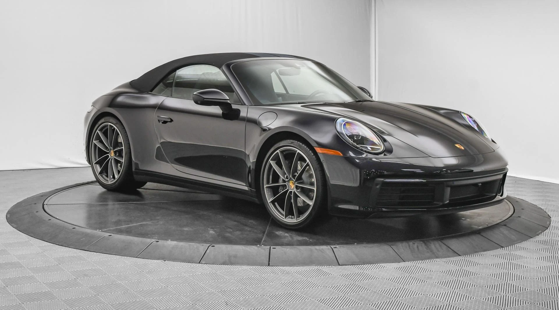 mph051_2823603647_Used_2022_Porsche_911_Carrera_1753776444_4f317f70bd