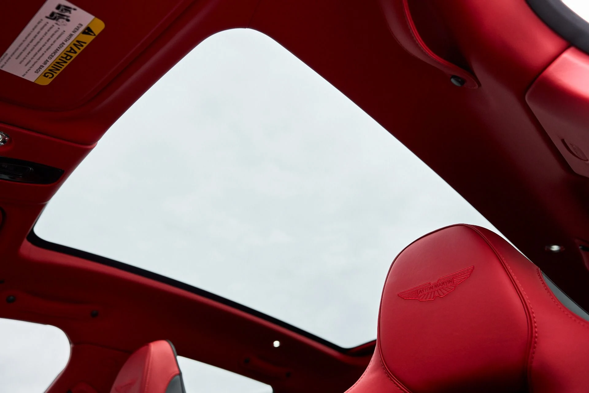 mph051_2842970326_Used_2025_Aston_Martin_DBX_707_1766785382_9e3028beff