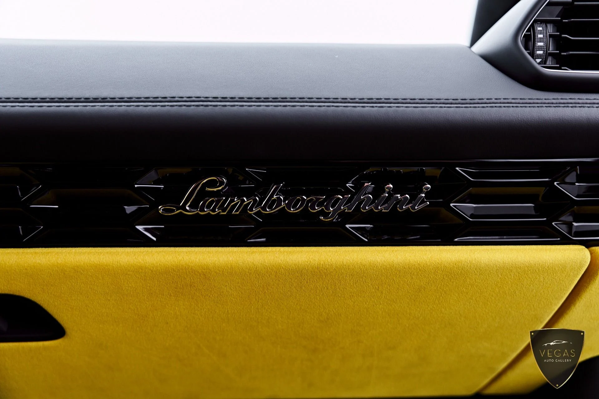 mph051_284416410_Used_2022_Lamborghini_Huracan_EVO_Base_1782344327_c06fff2580