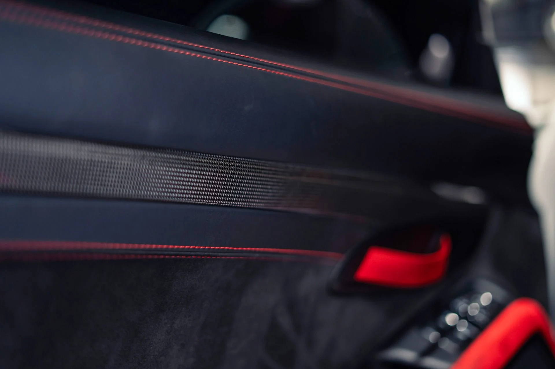 mph051_2845095931_Used_2018_Porsche_911_GT_2_RS_1777474085_13abbbfa20