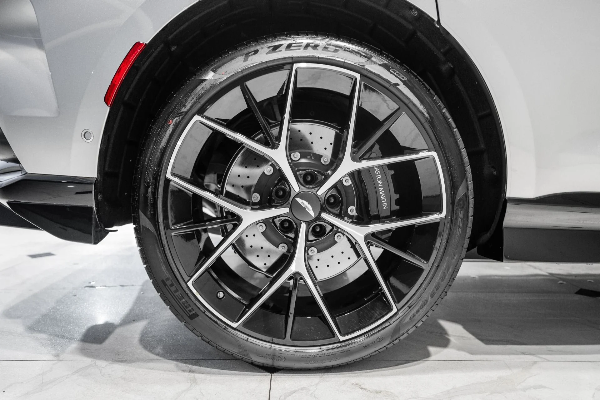 mph051_2857085323_New_2026_Aston_Martin_DBX_707_1786372165_7764cfa184