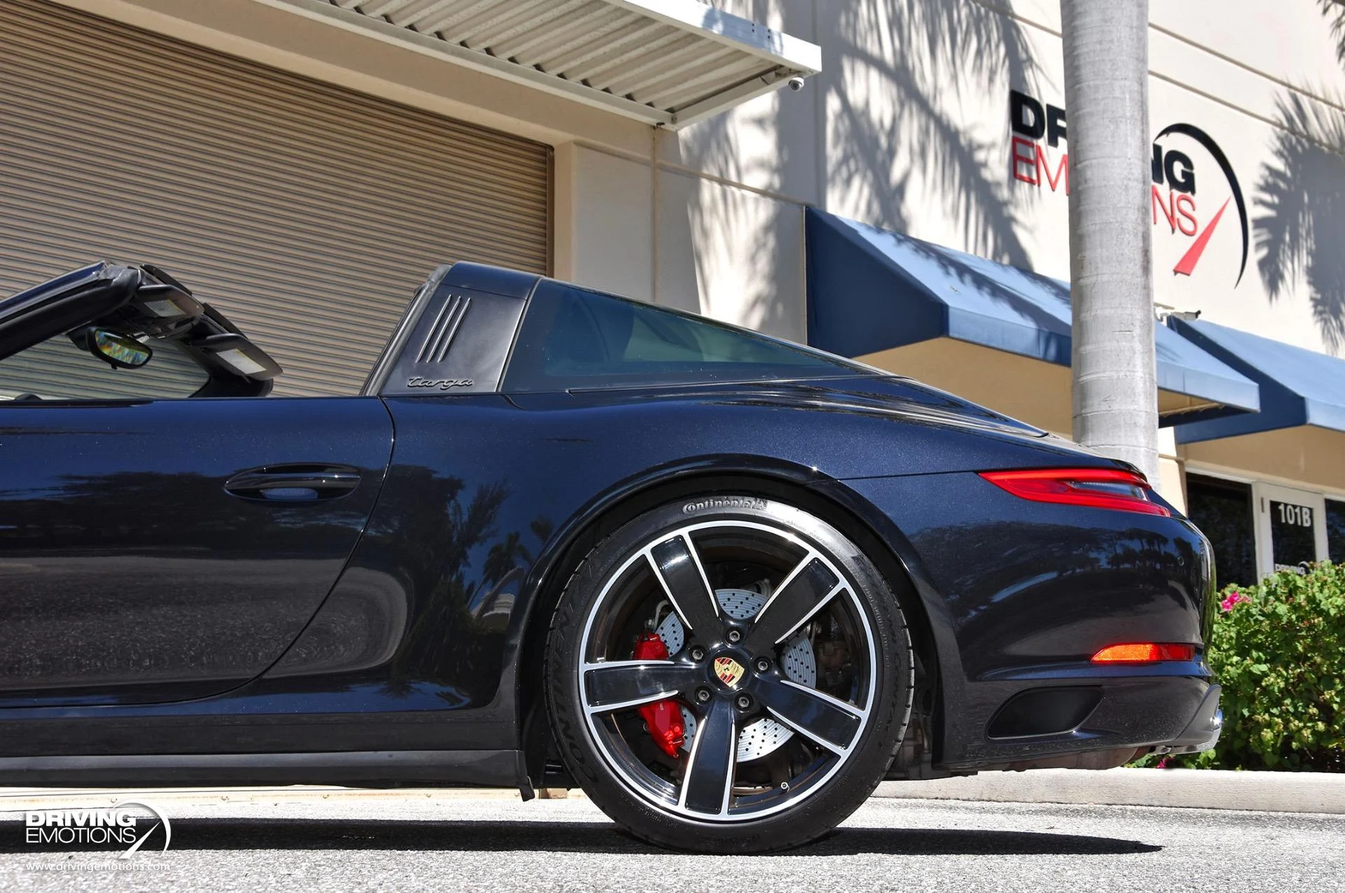 mph051_2902893366_868_p52_l_6f2bbf631f