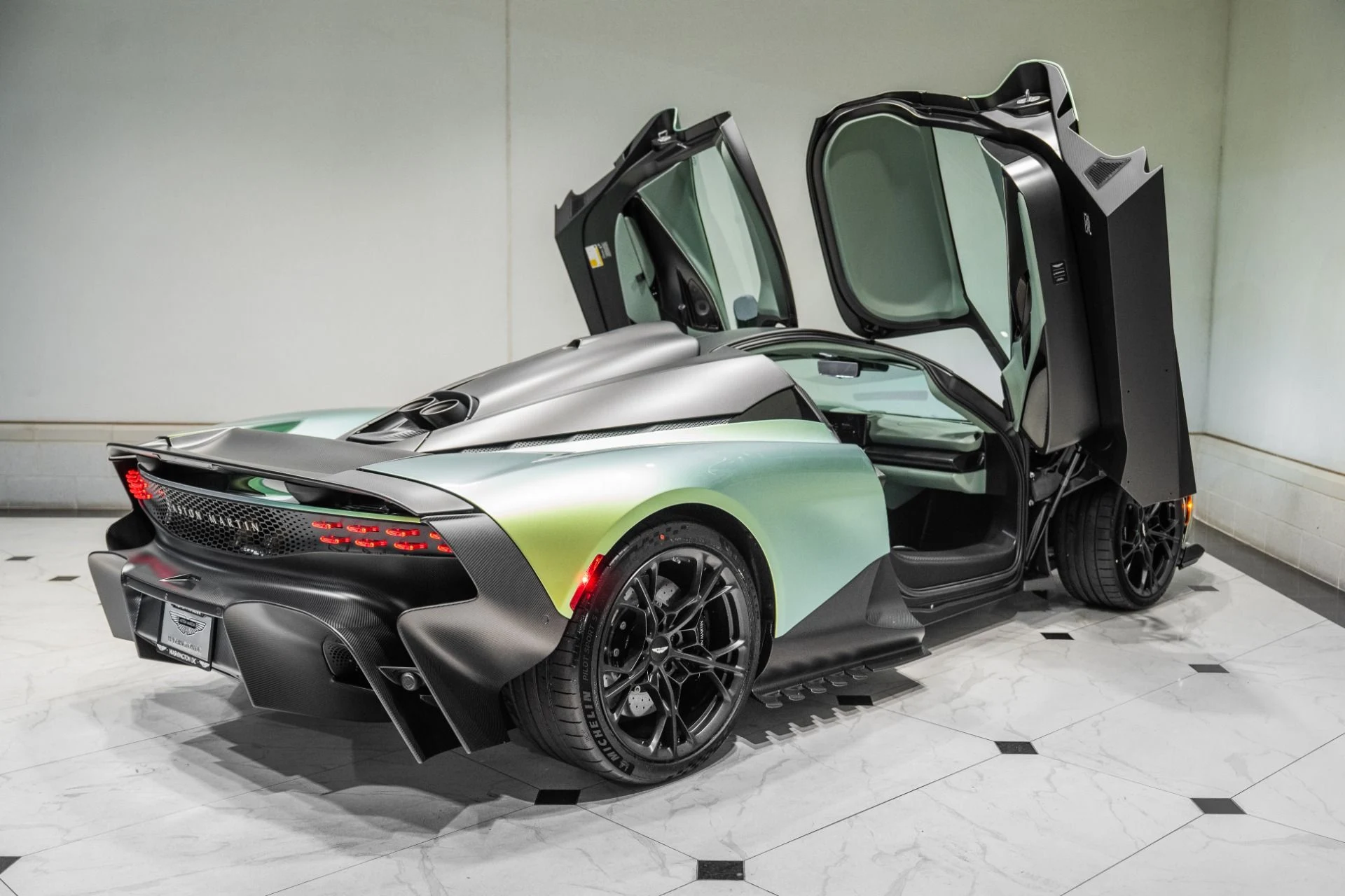 mph051_2912018015_New_2026_Aston_Martin_Valhalla_1790437423_adfced8188