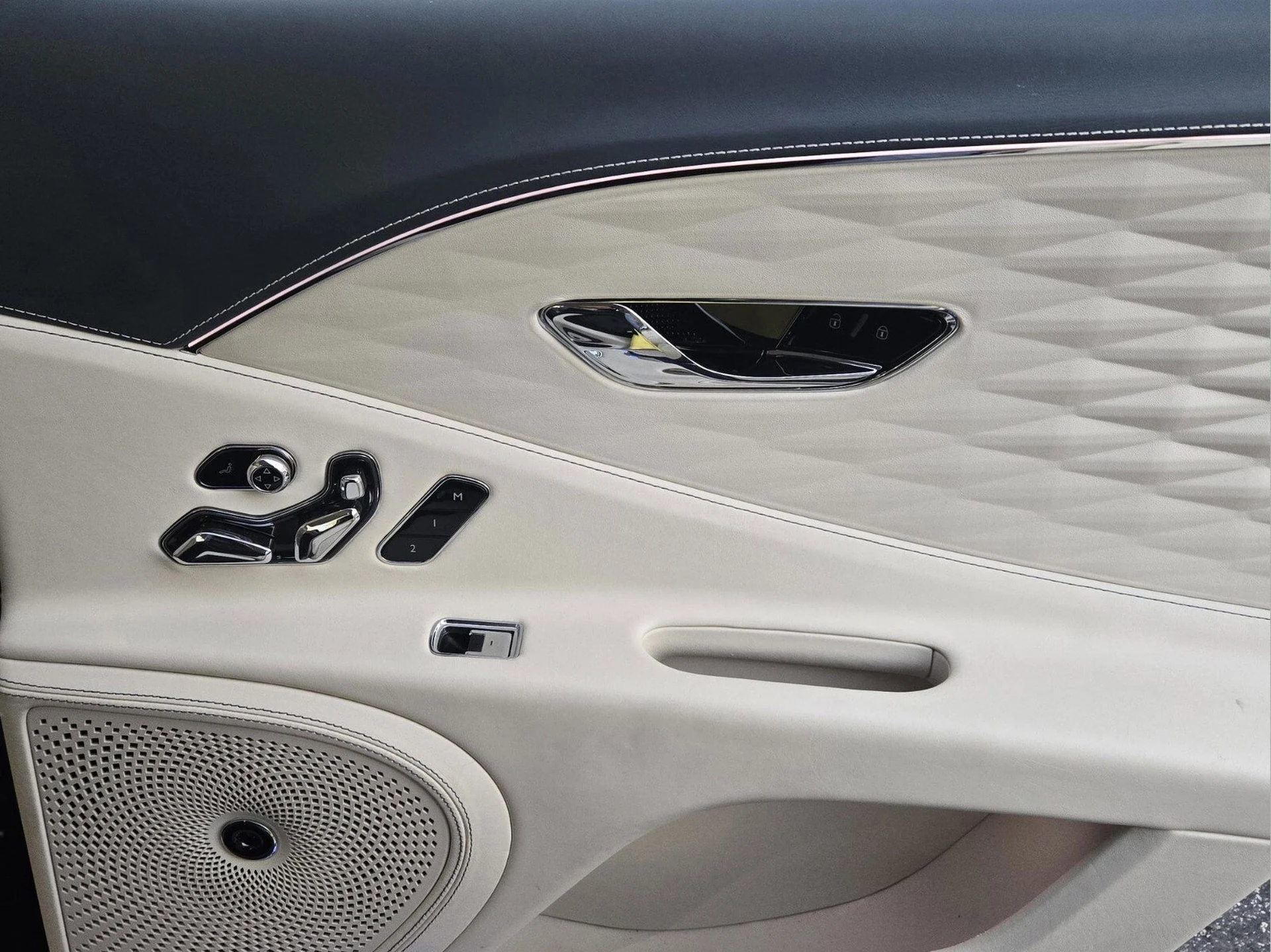 mph051_2912763516_7c6770cdb88674bc5af27bad34dd05fcx_93bb396841