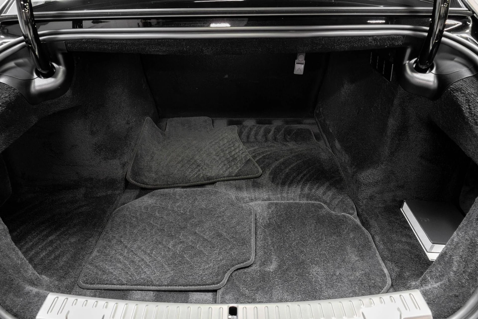 mph051_2944761455_Used_2022_Rolls_Royce_Ghost_1767138760_22f7725e9f