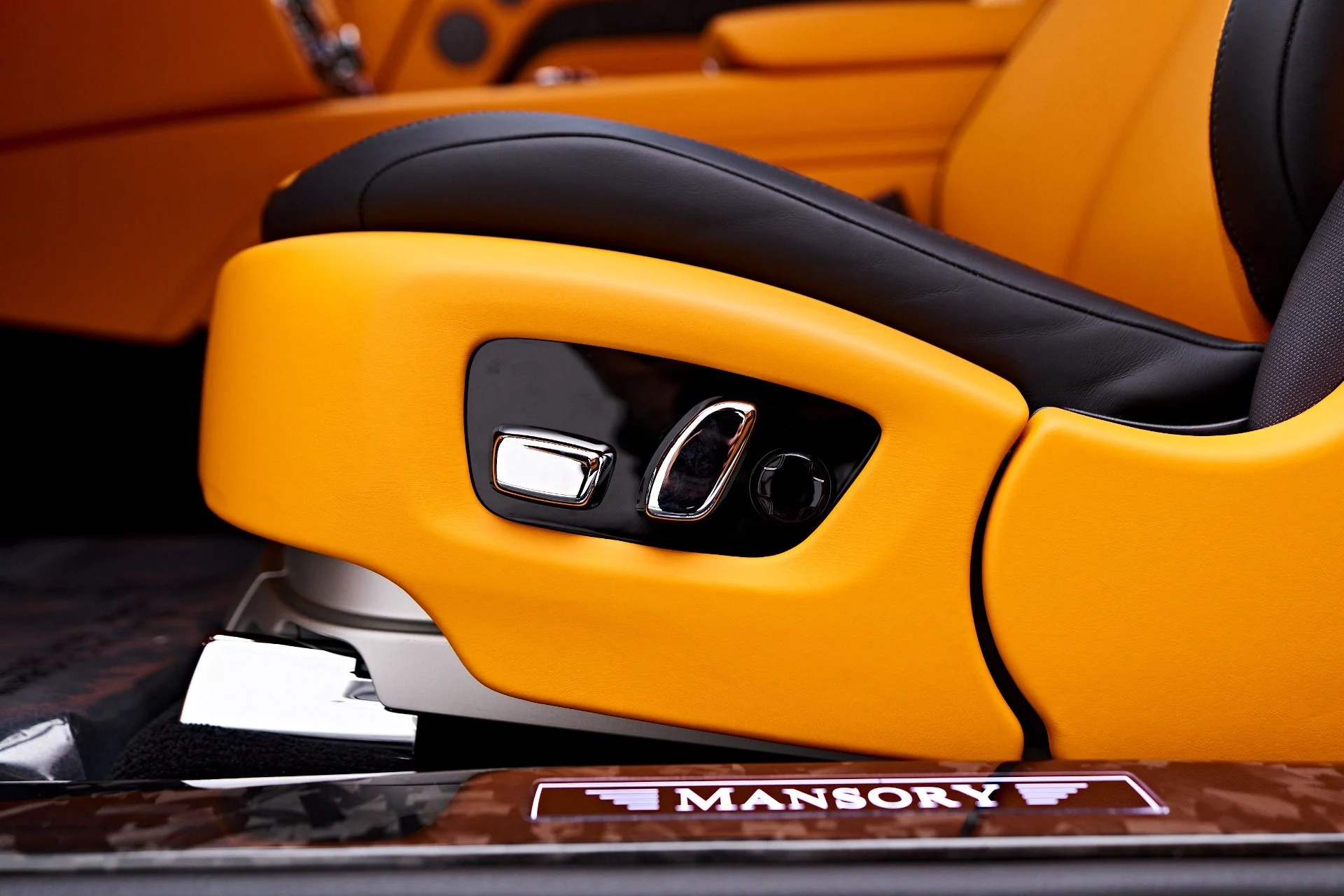 mph051_2954230578_Used_2025_Rolls_Royce_Spectre_Mansory_1756243802_4bb48132c0