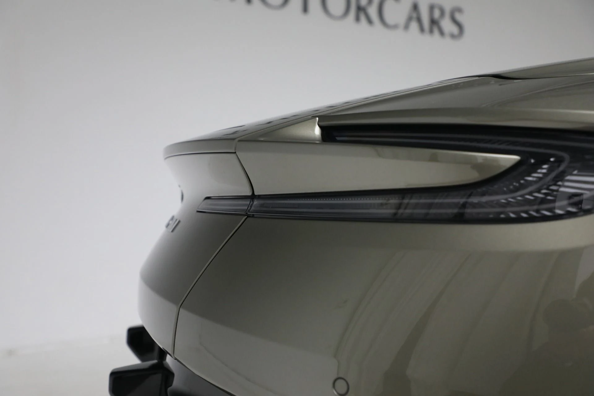 mph051_2964588856_New_2024_Aston_Martin_DB_12_Volante_de10325ea1