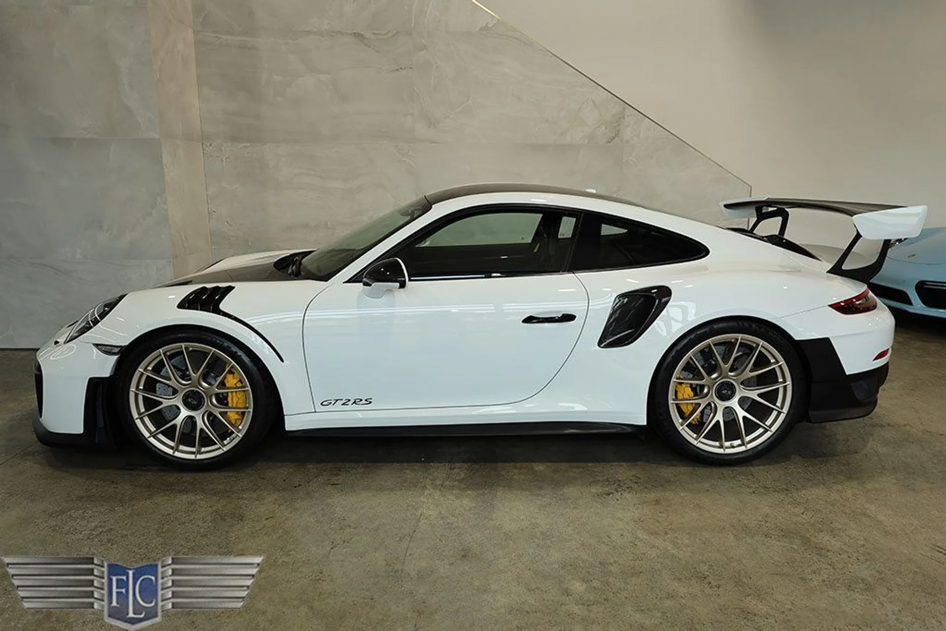 mph051_2998330139_used_2018_porsche_911_gt2rs_9689_22985277_52_1024_8b833b315b