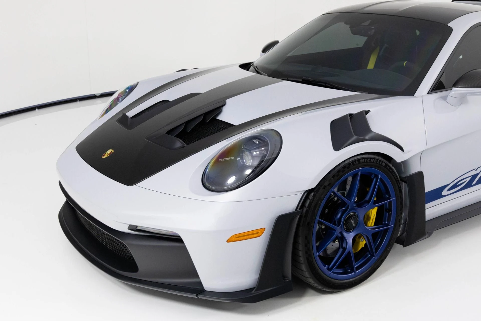 mph051_3003611147_Used_2025_Porsche_911_GT_3_RS_1779147252_3845e70264