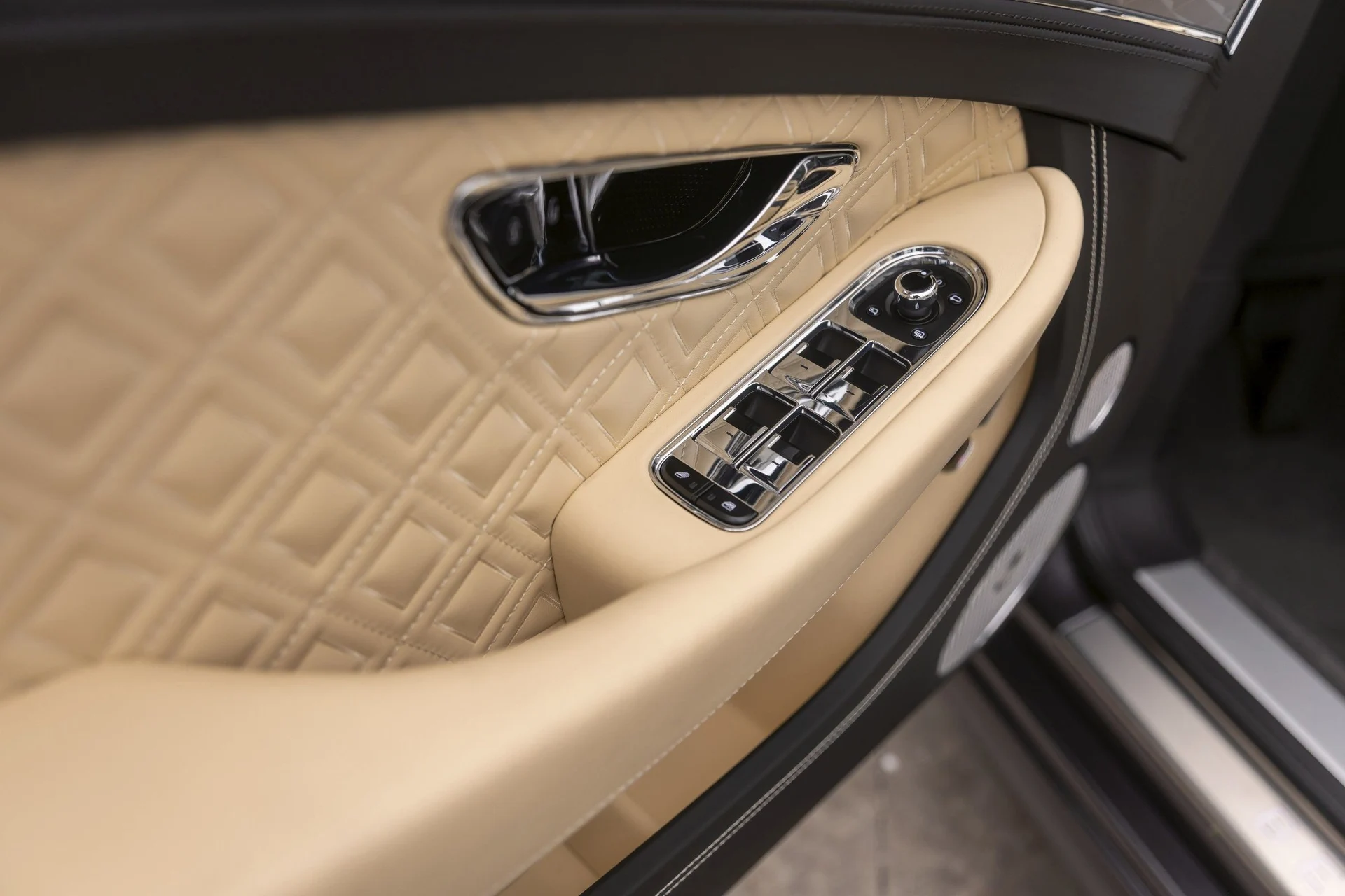 mph051_30420951_Hi_Tech_Luxury_Imports_LLC_SCBDG_4_ZGXRC_016161_image_51_776a09500f