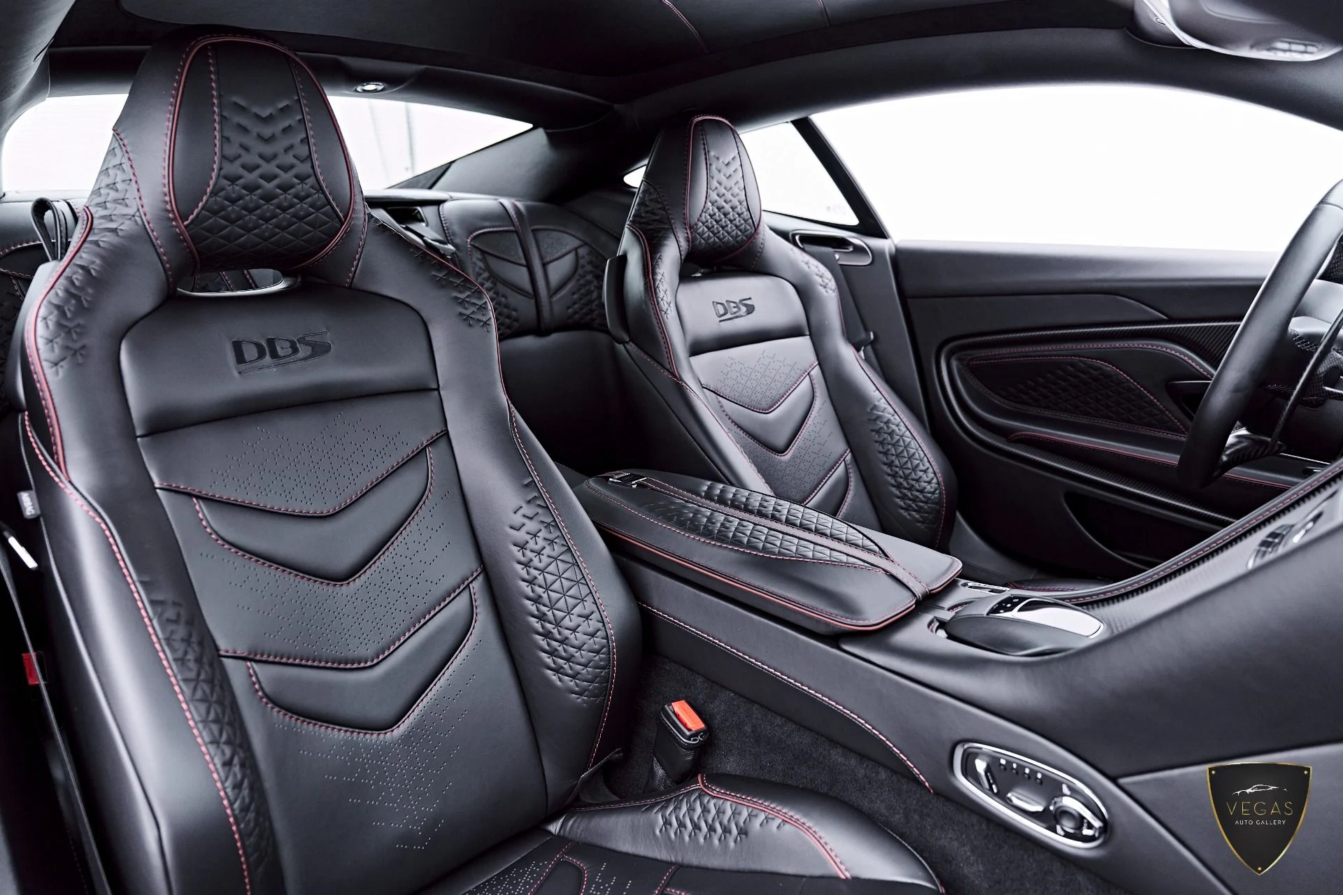 mph051_3063661531_Used_2021_Aston_Martin_DBS_Superleggera_1785181565_33c8c10f6e