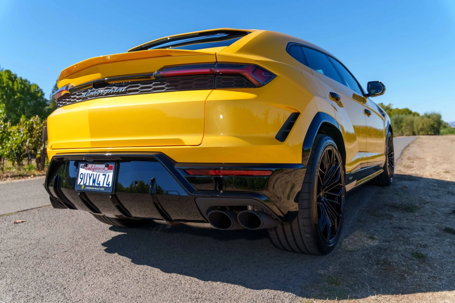 mph051_3125361417_Used_2025_Lamborghini_Urus_SE_1759793262_fb794a5c6f