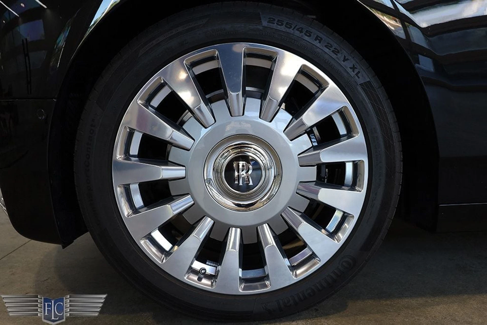 mph051_3160370514_used_2023_rolls_royce_phantom_extendedwheelbasesedan_9689_22919608_52_1024_1475e12be5