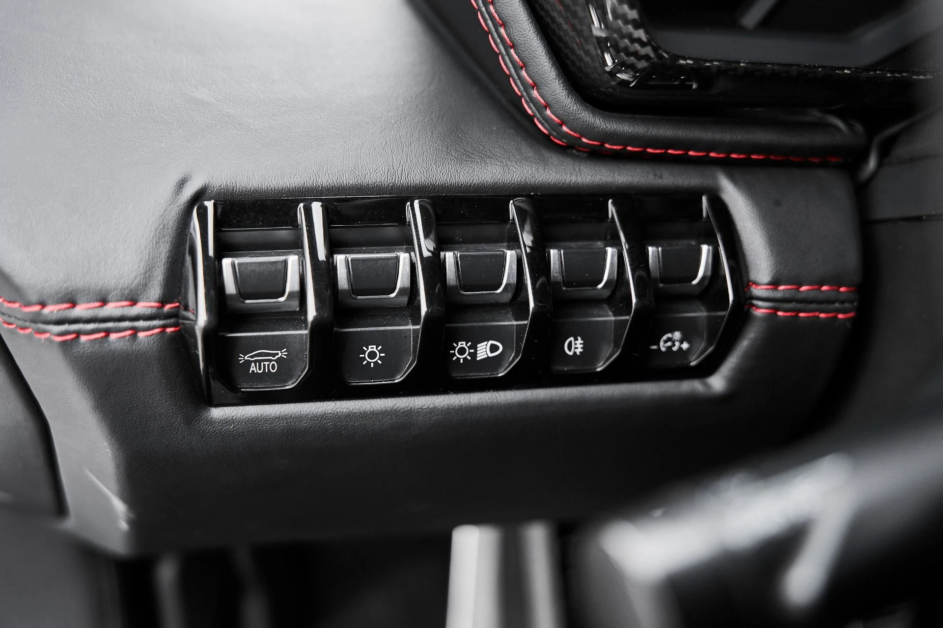 mph051_3165068294_Used_2018_Lamborghini_Aventador_S_Base_1775006911_aaaaebe7f5