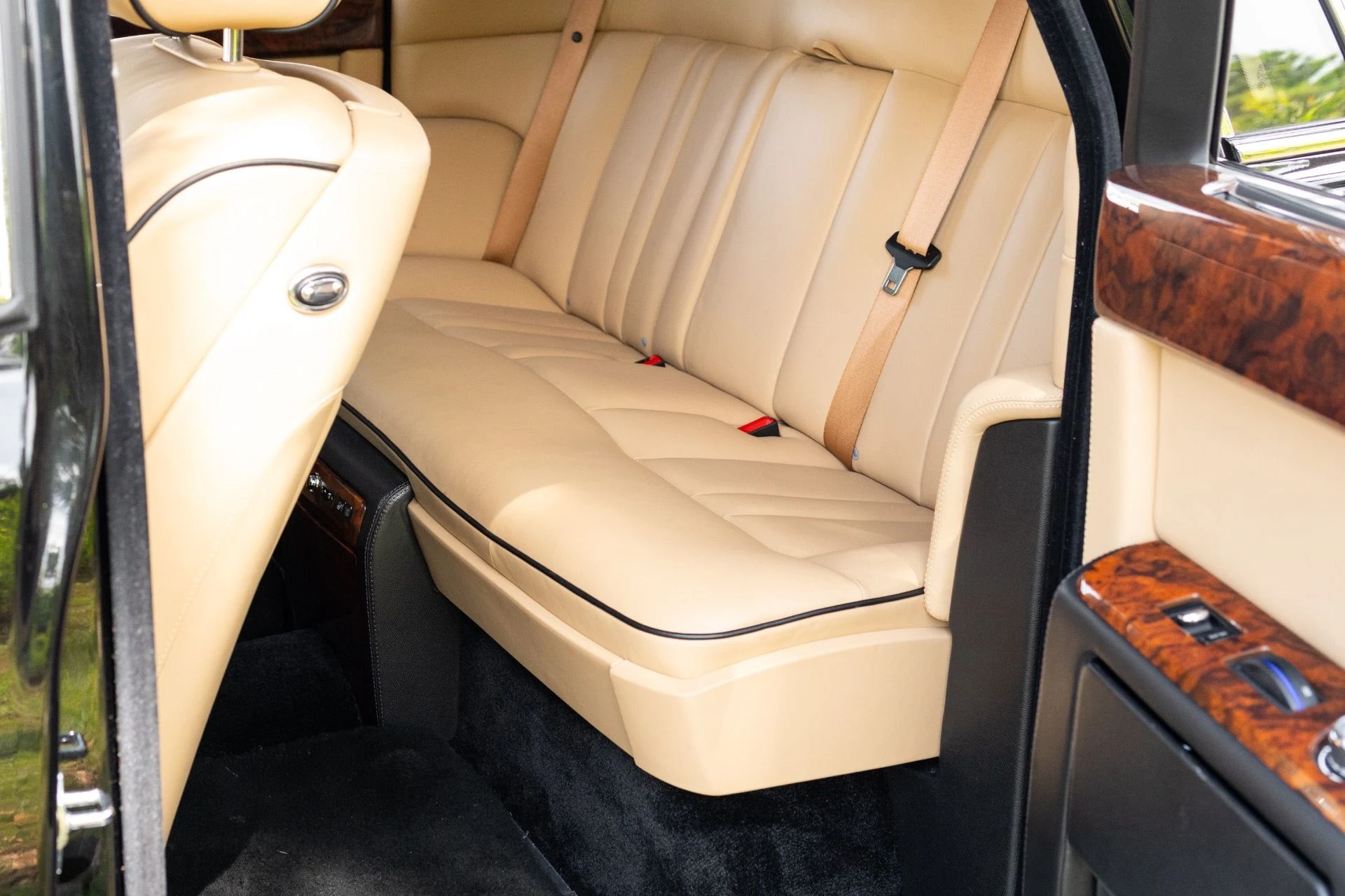 mph051_3174531664_Used_2015_Rolls_Royce_Phantom_1779983365_aac46aa59b