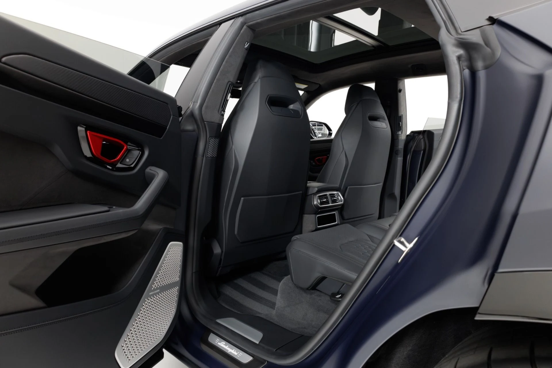 mph051_3175460443_Used_2025_Lamborghini_Urus_SE_1779304715_cedce9179a