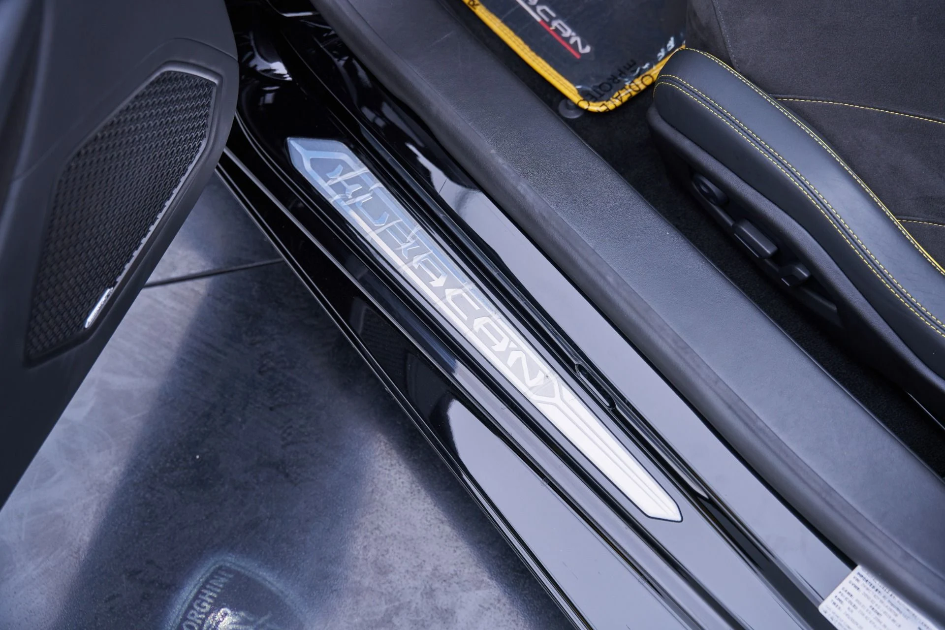 mph051_3196995642_Used_2024_Lamborghini_Huracan_1793135599_dce6b481df