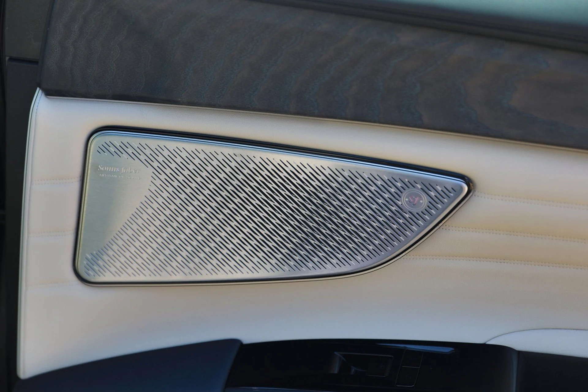 mph051_321448598_924beb1680d044ce965caef6e13ce9d0_54f006d2f8