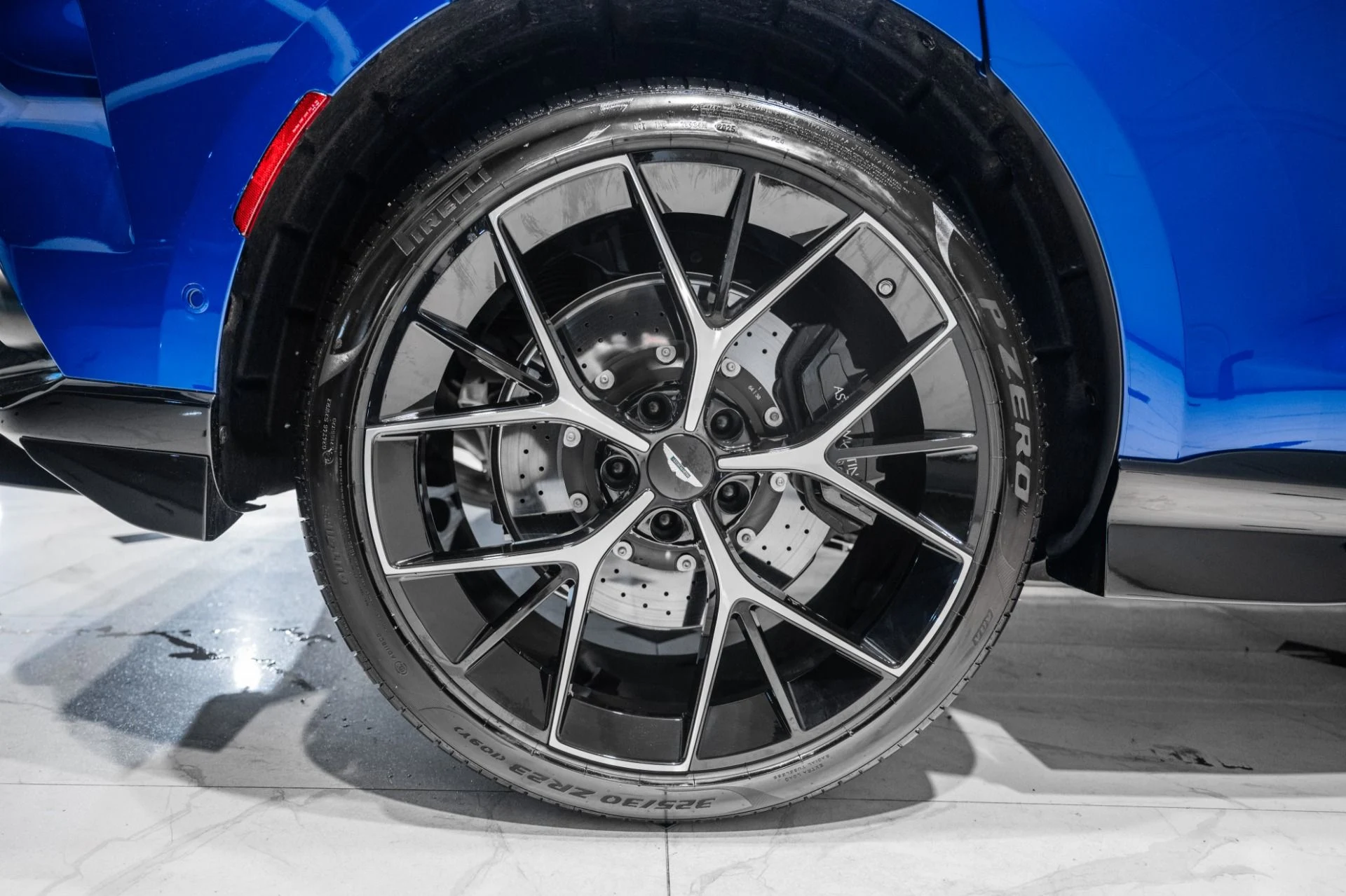 mph051_3230392558_New_2026_Aston_Martin_DBX_707_1780939775_54cc14e858