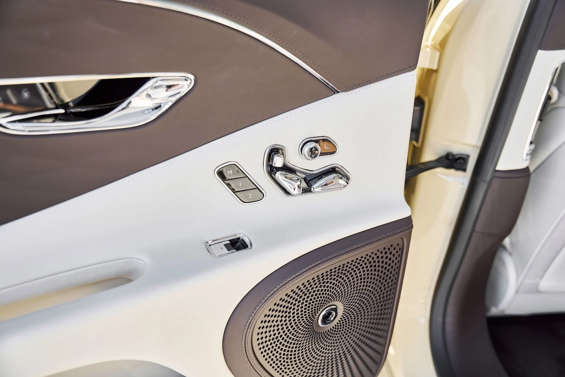 mph051_3239932025_Used_2023_Bentley_Flying_Spur_Hybrid_Odyssean_Edition_1770692499_023bd4887f