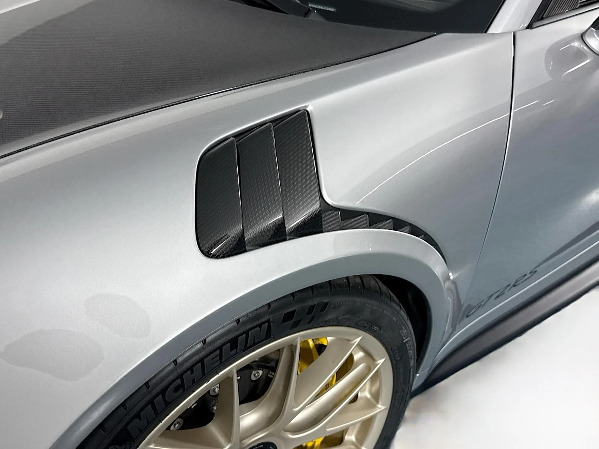 mph051_3245956355_Used_2018_Porsche_911_GT_2_RS_1784762999_3d231a64a2