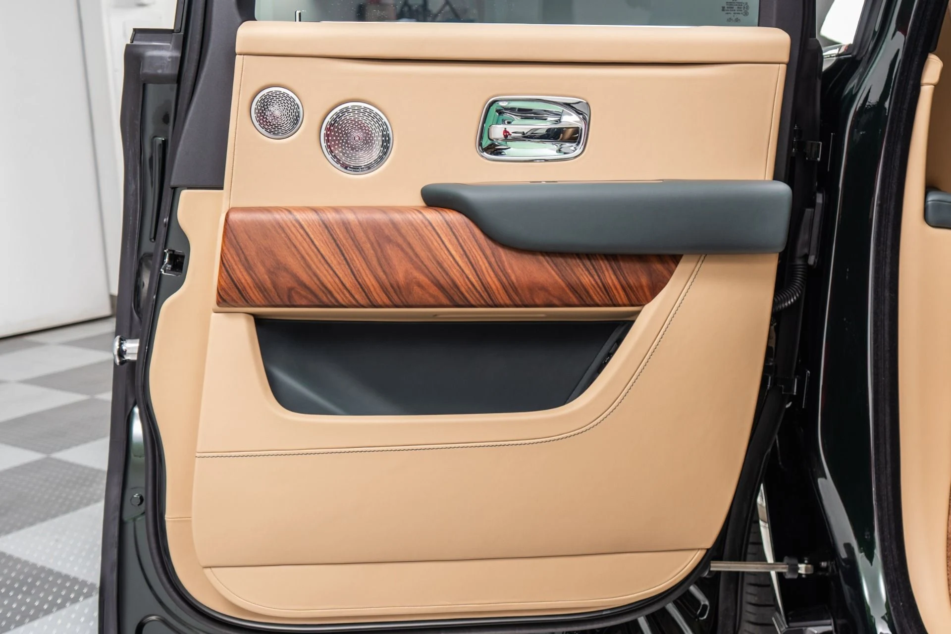 mph051_3246280366_Used_2025_Rolls_Royce_Cullinan_1773778505_1439d7b78d