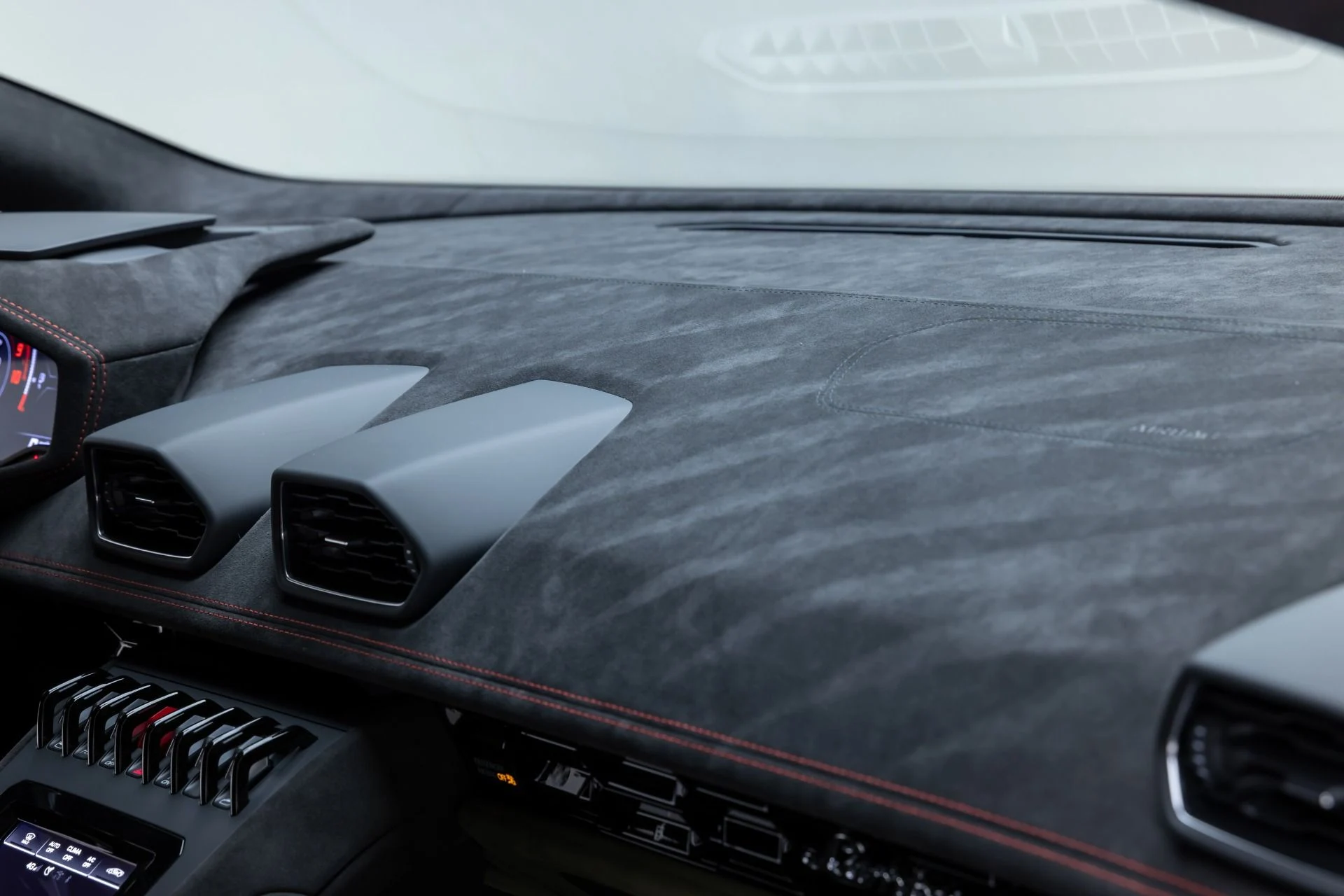 mph051_3277366106_Used_2024_Lamborghini_Huracan_Sterrato_1765391926_10744df990