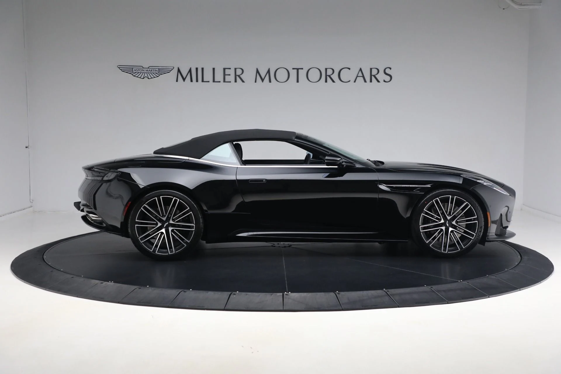 mph051_3286177267_New_2025_Aston_Martin_DB_12_Volante_ed4357c8ce