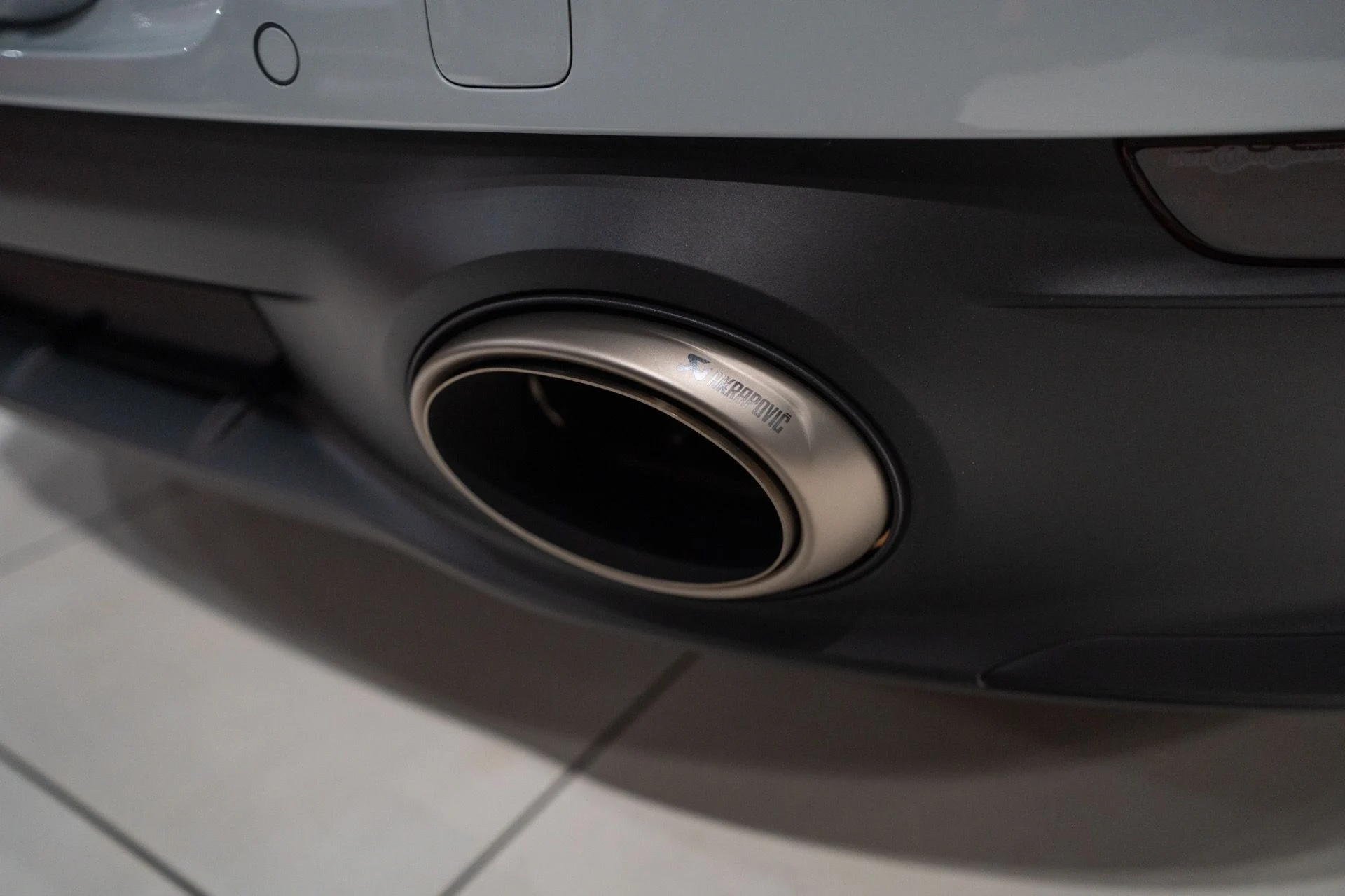 mph051_3292943544_11869_p52_l_2d0a343e40