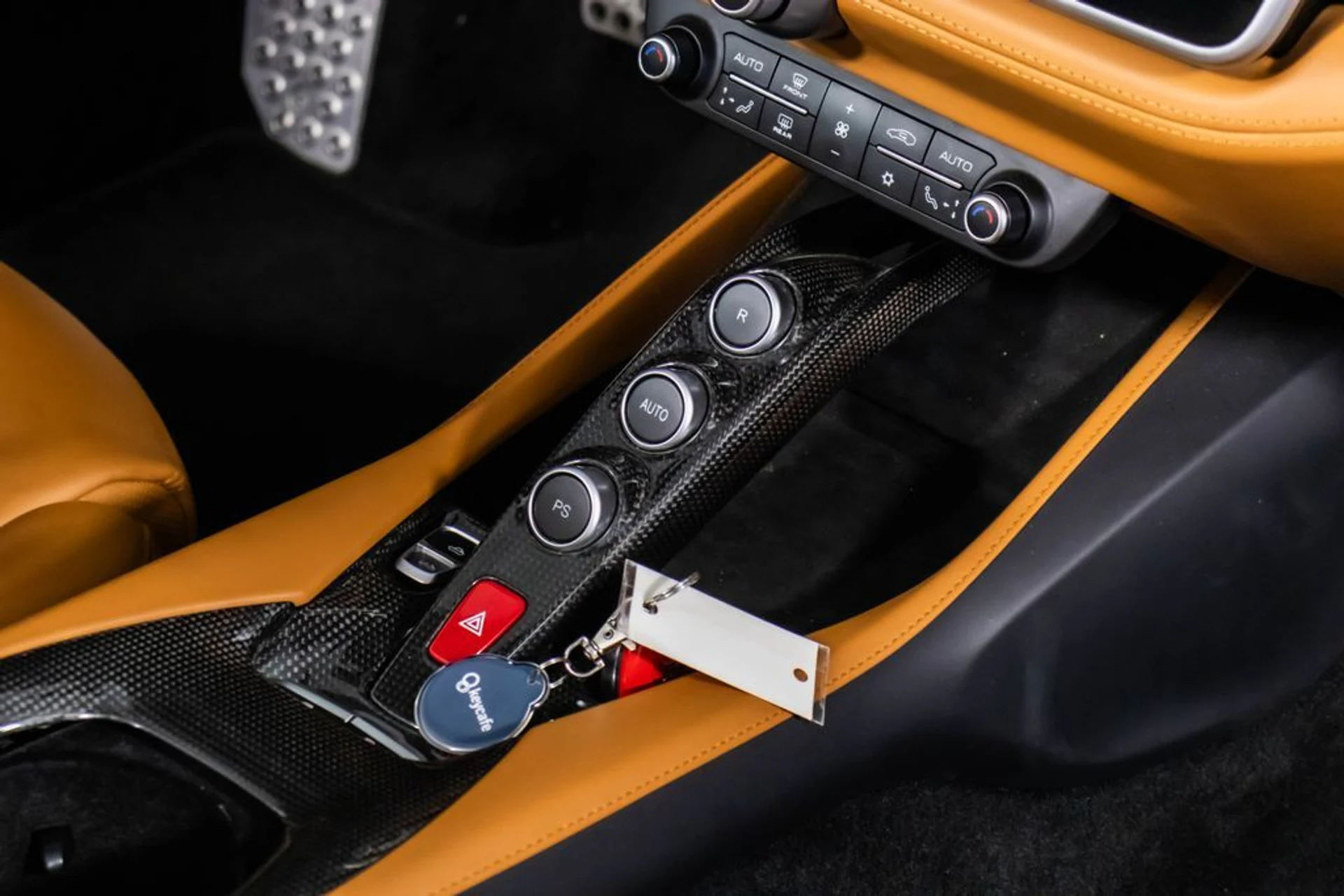 mph051_329590294_5bcbc10fe1f0e3b66078a78b41a09a80x_00c425b3f0