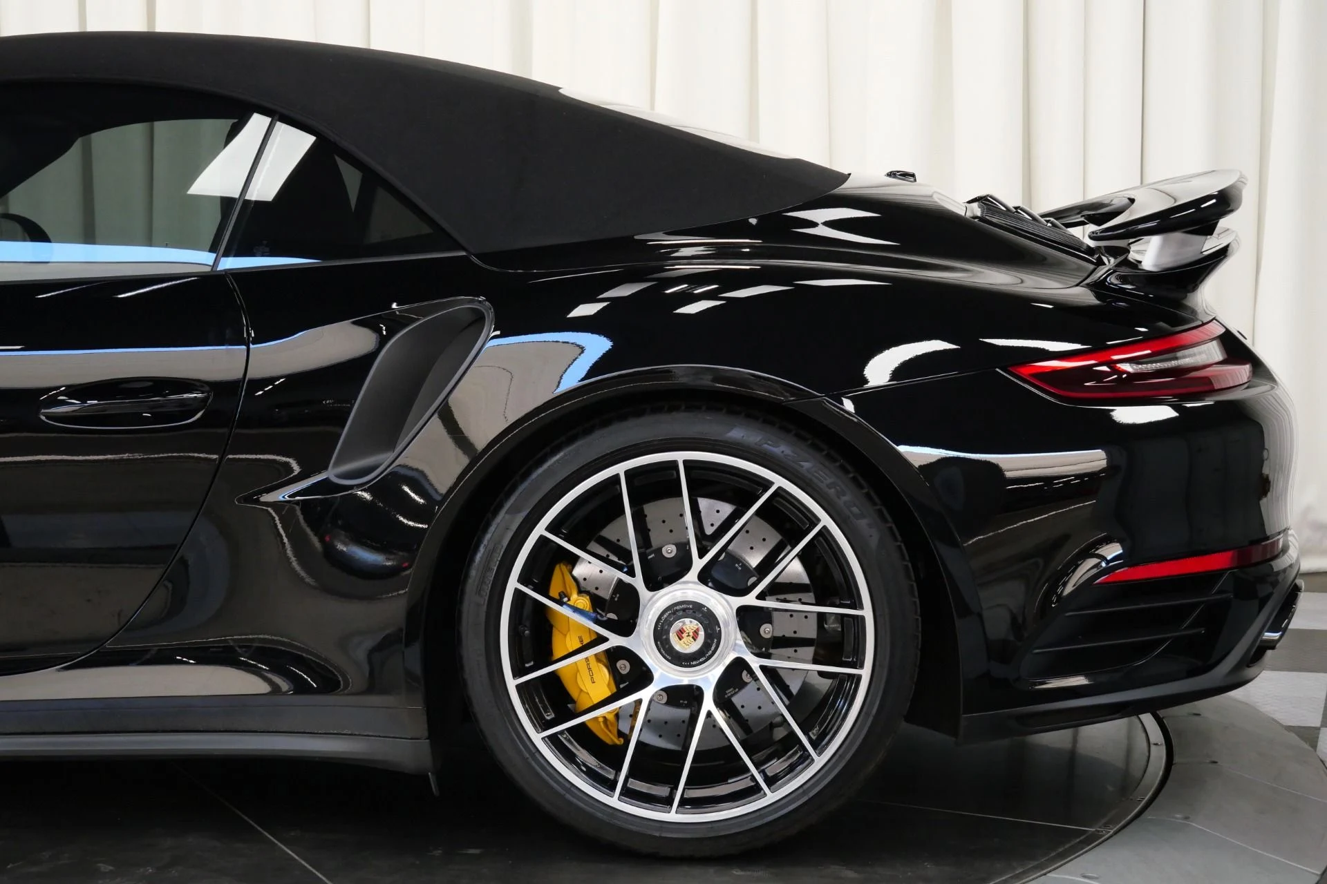 mph051_3300180344_Used_2019_Porsche_911_Turbo_S_Cabriolet_1756135575_2565063173