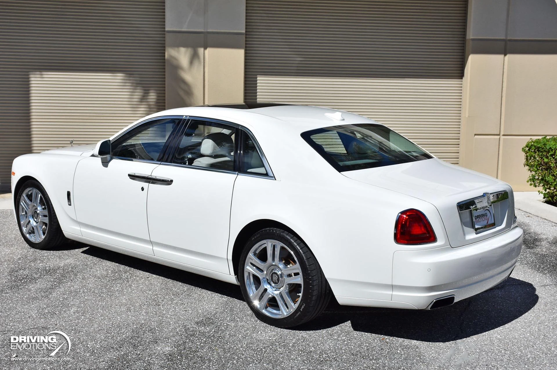 mph051_3348930916_872_p52_l_f93b343591