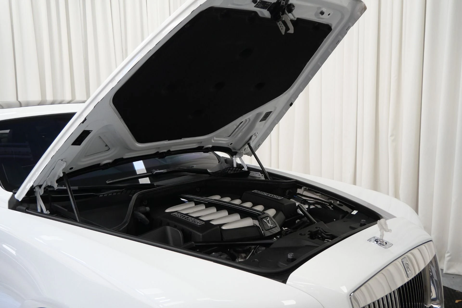 mph051_3405922673_Used_2016_Rolls_Royce_Wraith_The_Wraith_Package_Canadel_Paneling_Driver_Assistance_3_1764606909_4e0dc4e865