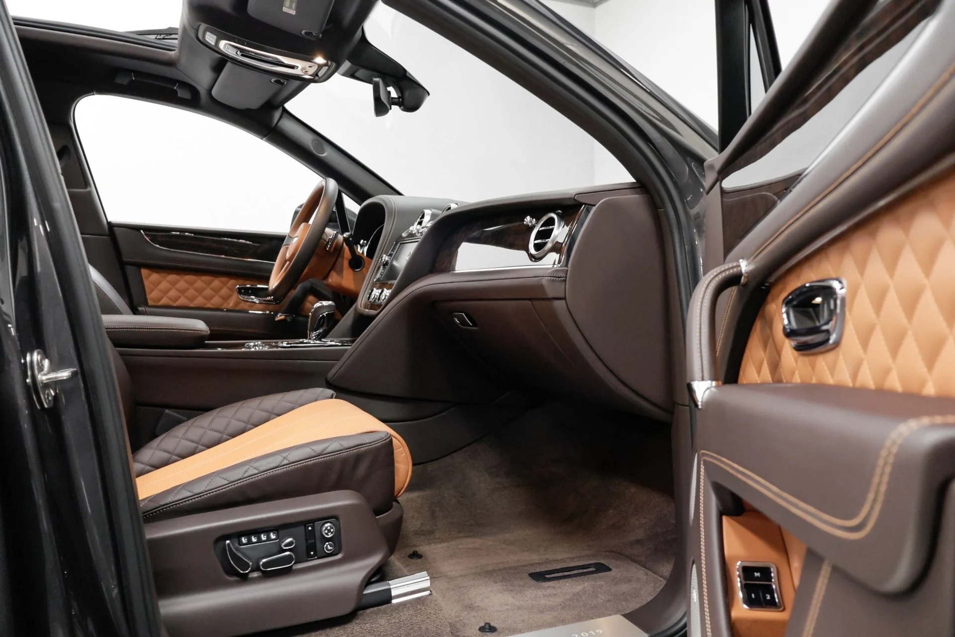 mph051_3409782368_Used_2020_Bentley_Bentayga_V8_1761664862_35b01cae9e