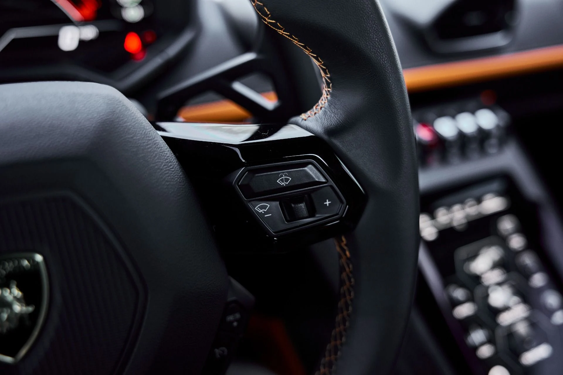 mph051_3421630270_Used_2023_Lamborghini_Huracan_Tecnica_Base_1777011690_21a0908ce5