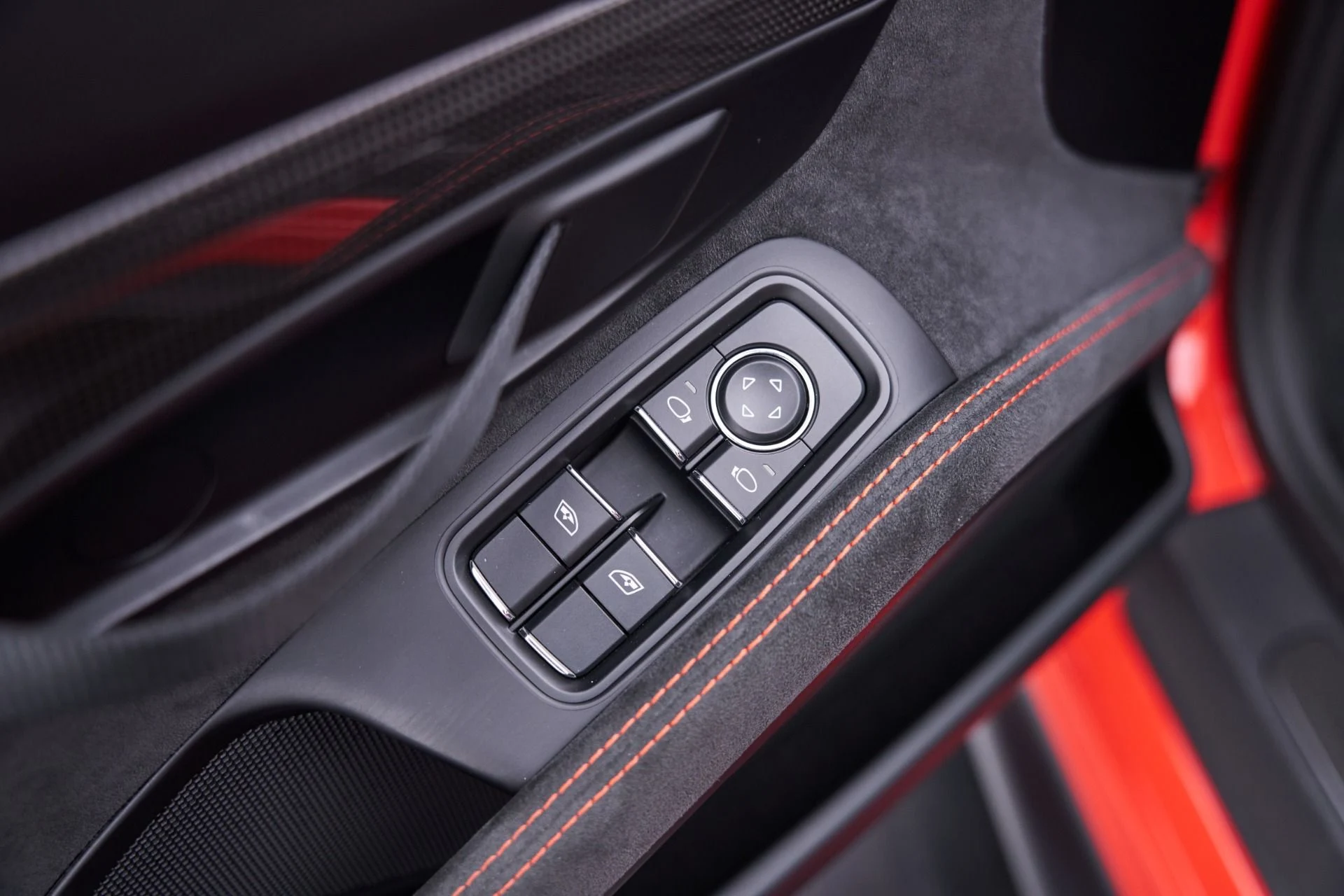 mph051_3450147017_Used_2018_Porsche_911_GT_2_RS_1792687218_218e66df3f
