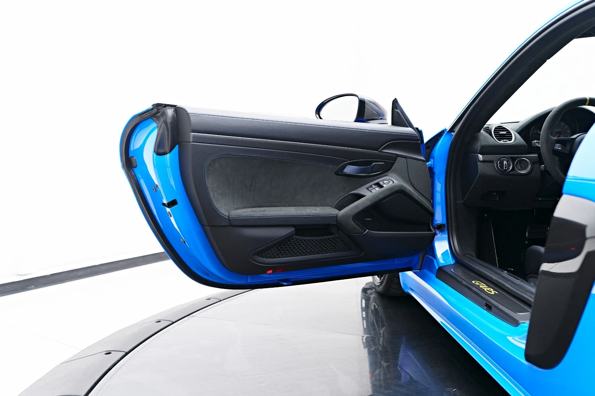 mph051_3456435798_Used_2024_Porsche_718_Cayman_GT_4_RS_1757637905_9d84c607f3