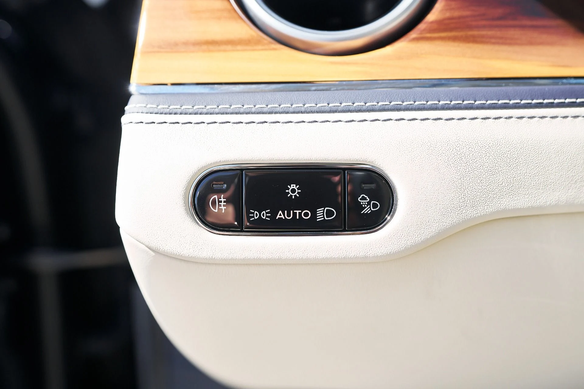 mph051_3463626000_Used_2024_Bentley_Flying_Spur_Mulliner_W12_1760650685_4254a16513