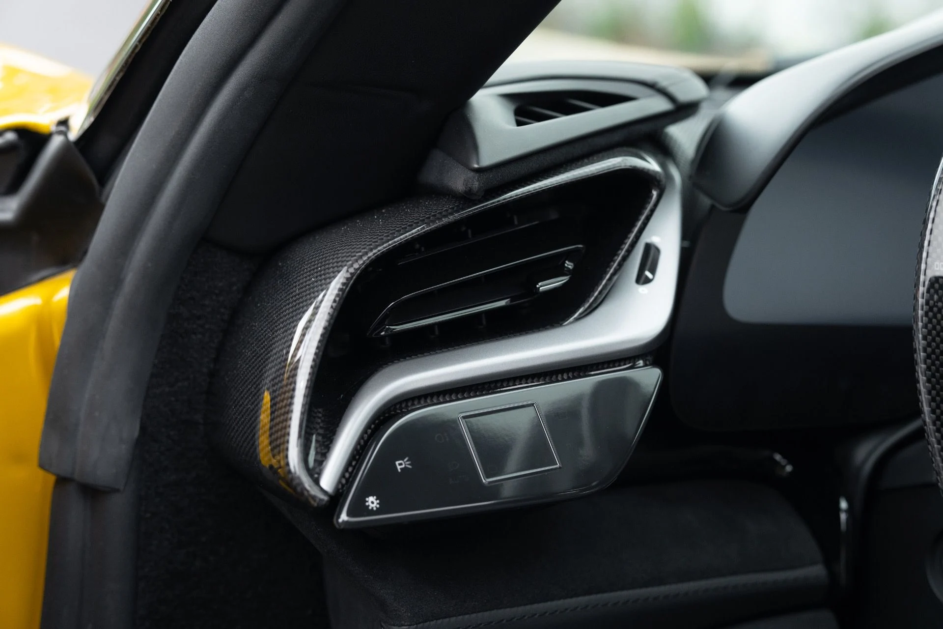 mph051_3482998962_Used_2022_Ferrari_SF_90_Spider_1775626389_0fc5fab3a6