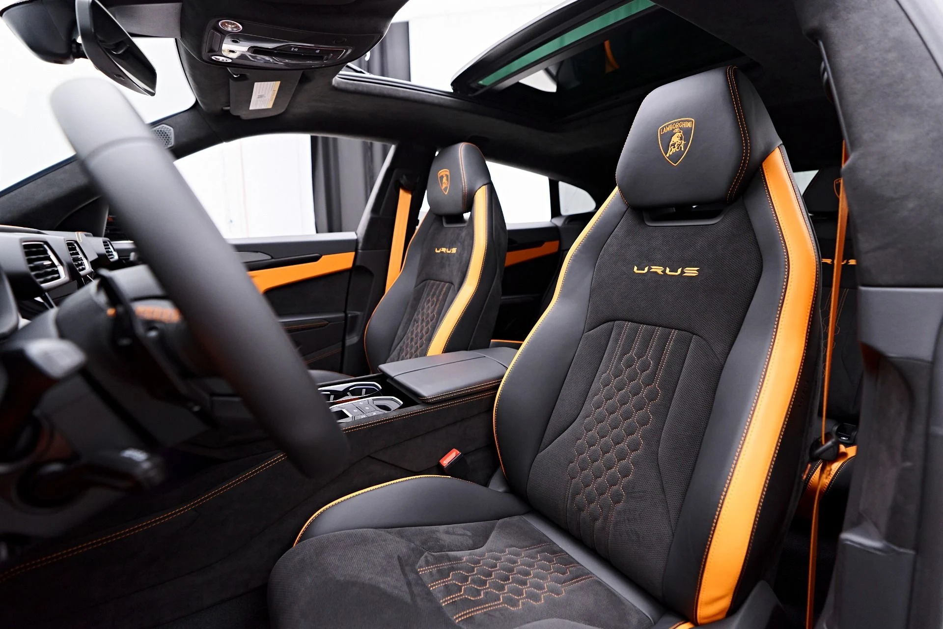 mph051_3586865328_Used_2024_Lamborghini_Urus_S_1759191698_2052cae4c8
