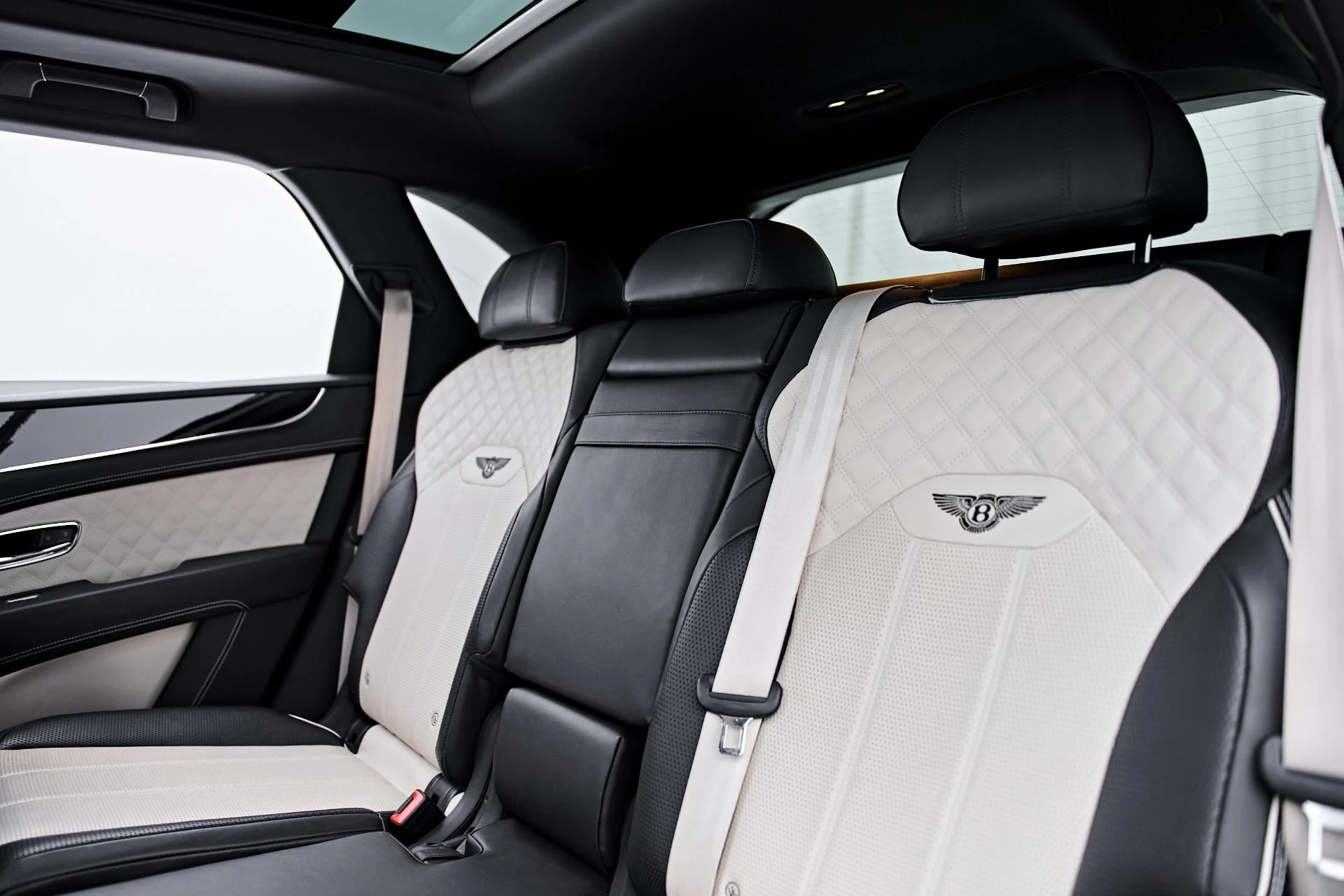 mph051_3645969204_Used_2022_Bentley_Bentayga_V8_1791935767_fedd1880e9