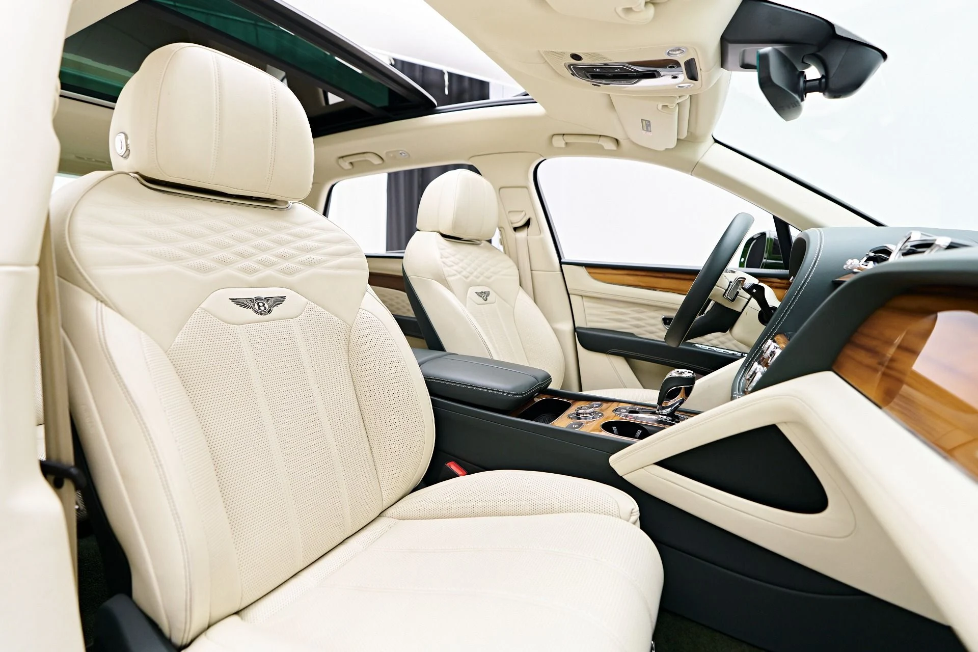 mph051_3651557560_Used_2023_Bentley_Bentayga_EWB_1754782468_f0274d21f5