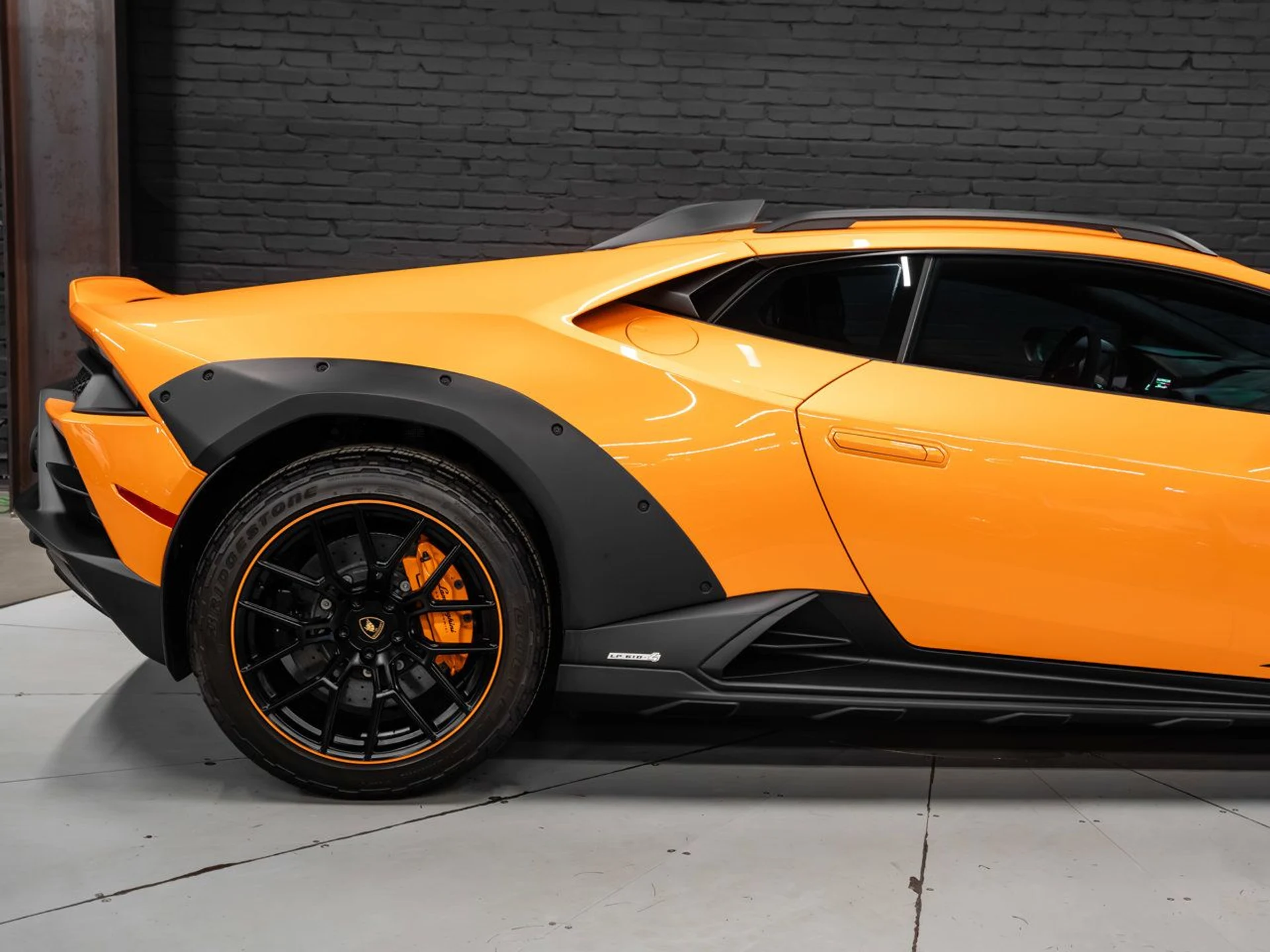 mph051_3662951835_lamborghini_huracan_2023_7ac6ec8c1b