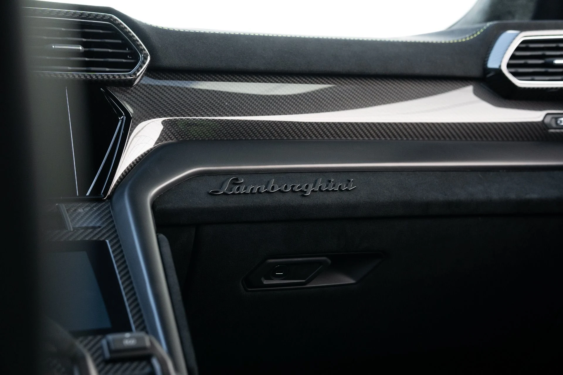 mph051_3673980698_Used_2023_Lamborghini_Urus_Performante_1771690657_fa55738aad